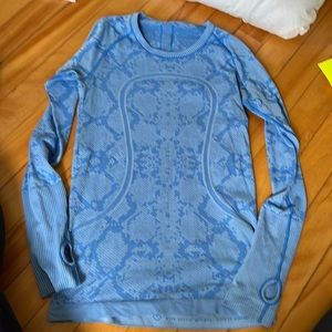 Blue pattern Lululemon run swiftly long sleeve